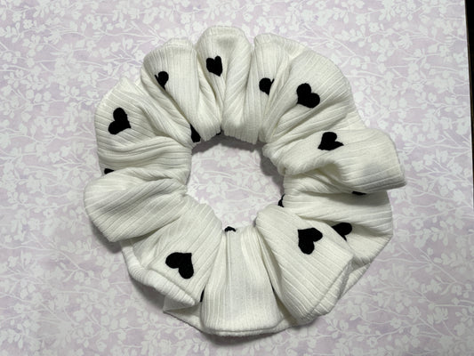 Queen of hearts jumbo scrunchie